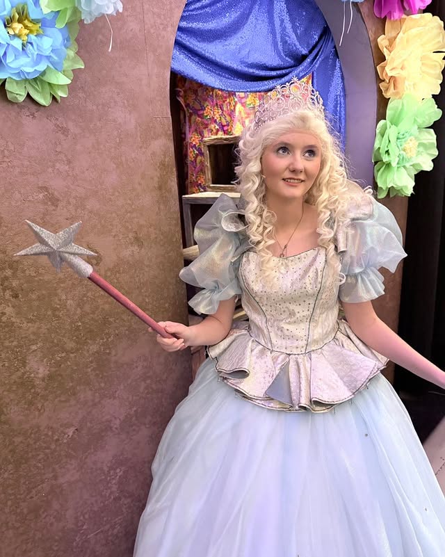 Glinda the Good invites you to come see The Wizard of Oz at Barclay College! Shows begin this Friday and run through April 13th. Reserve tickets now or buy at the door while supplies last! Don’t miss this wonderful adventure!
Barclaycollege.edu/oz